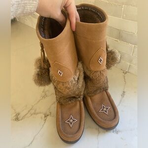 NEW Manitobah Snowy Owl size 10 women boots (waterproof)